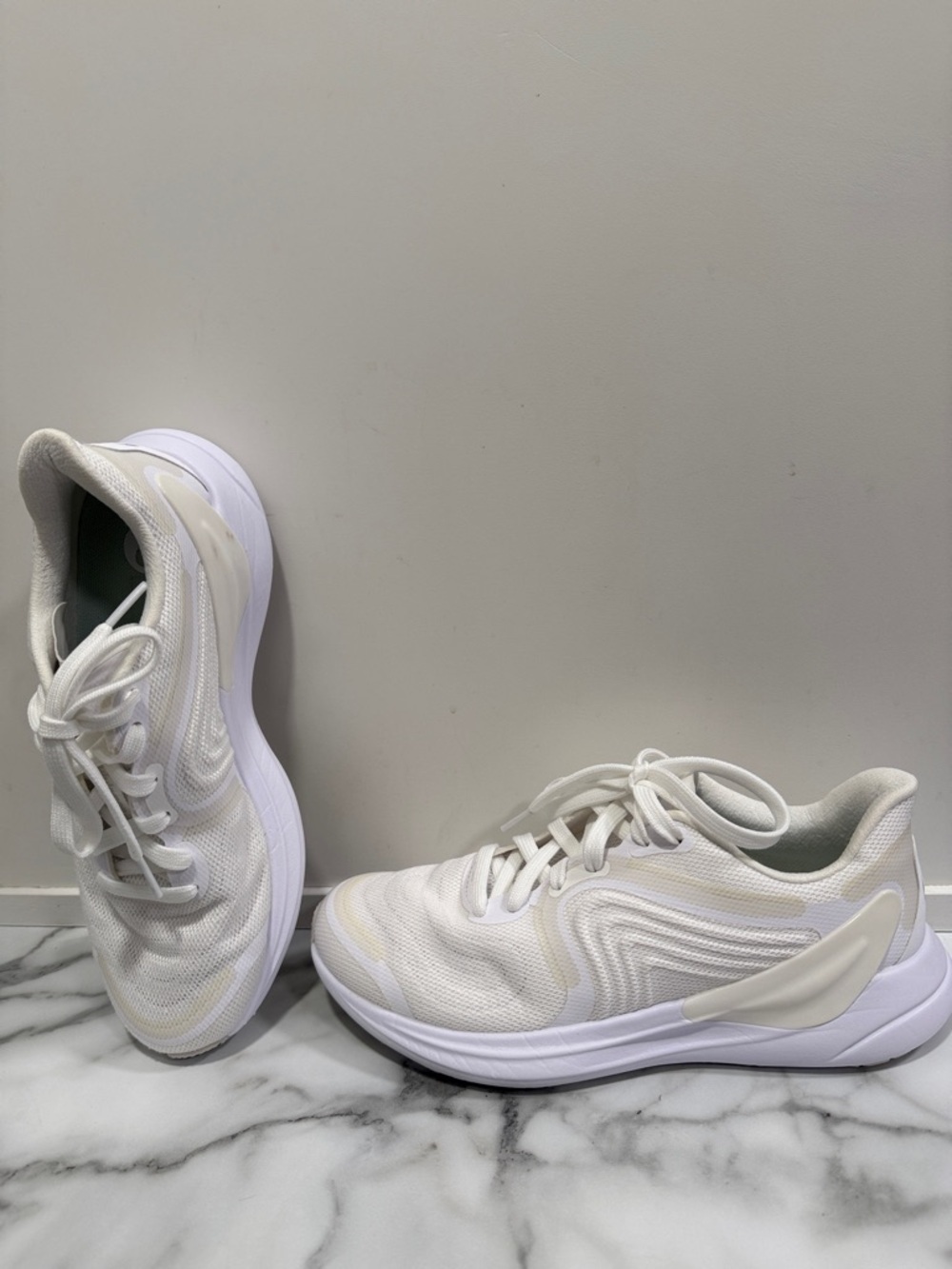 Lululemon Blissfeel 2 Women Running Shoe size 8.5 women white light vapor